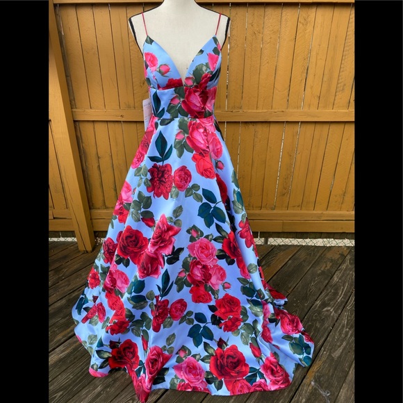 NWOT Betsy Adam spaghetti strap gown - Picture 1 of 3